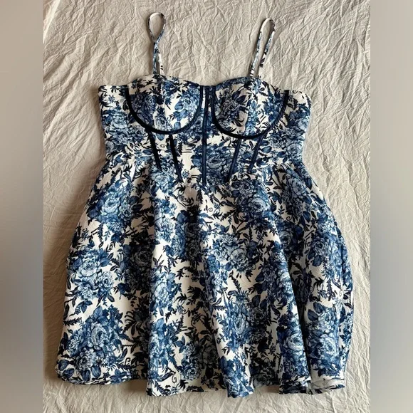 Francesca's Collections Blue and White Floral Mini Dress - Picture 2 of 10